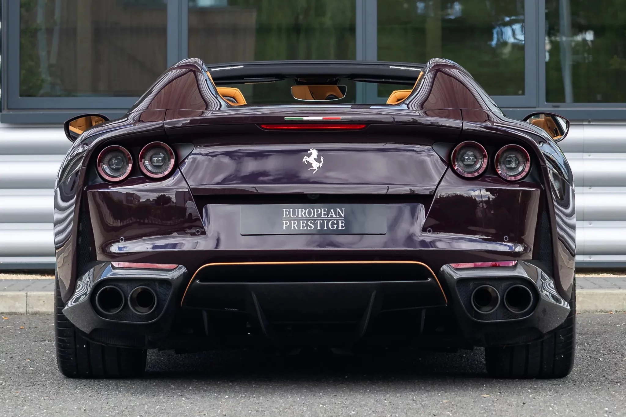 Vinaccia Ferrari 812