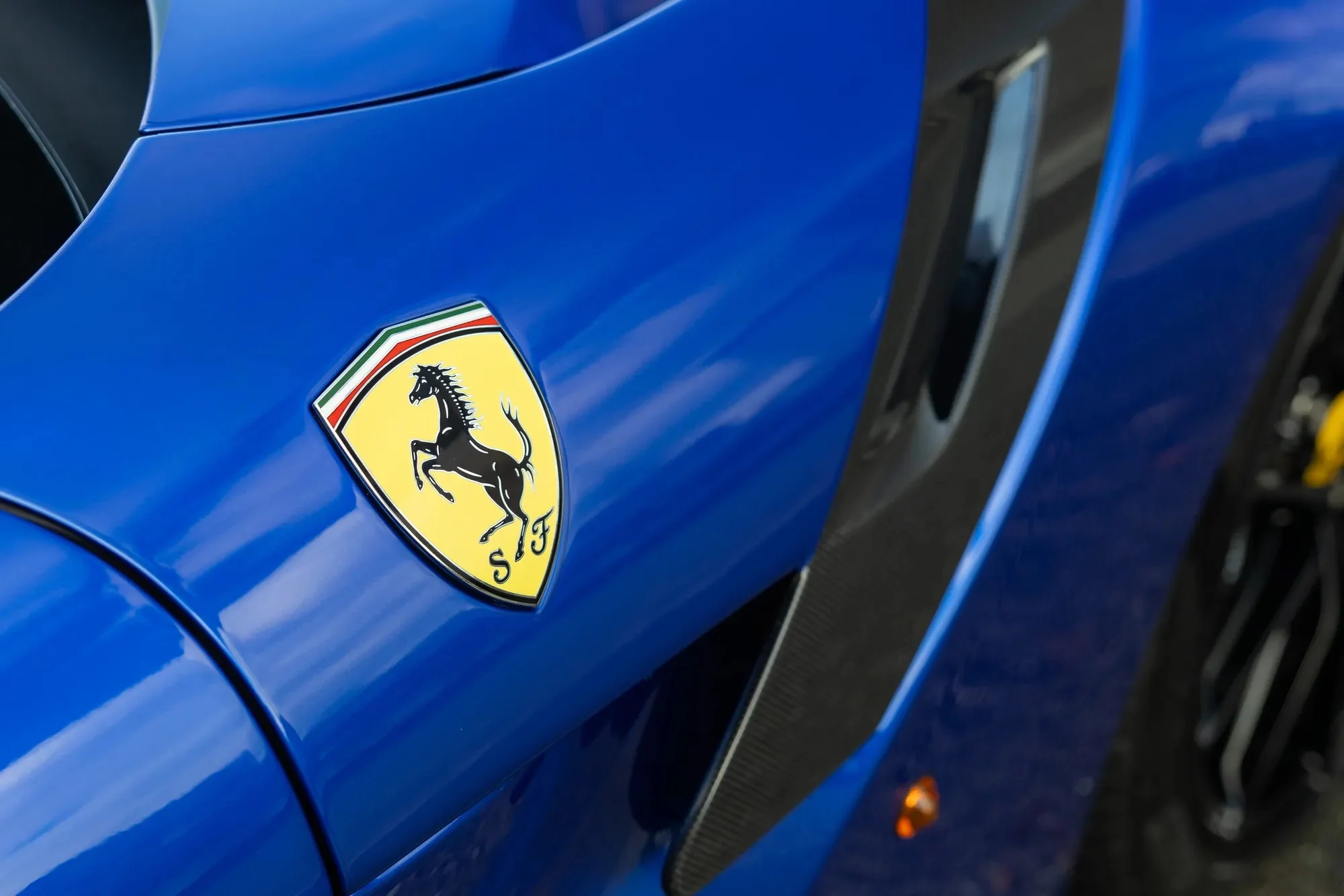 Blu Elettrico Ferrari F12