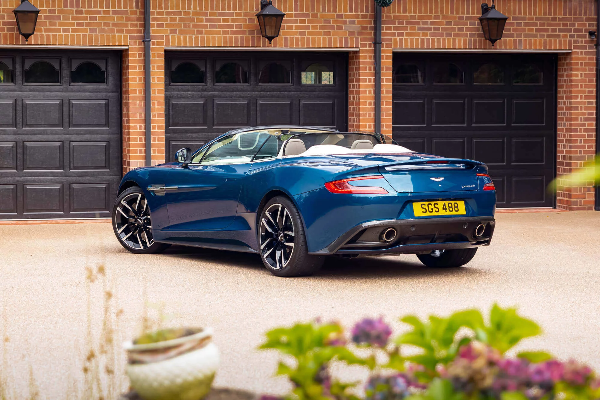 Ocellus Teal Aston Martin Vanquish