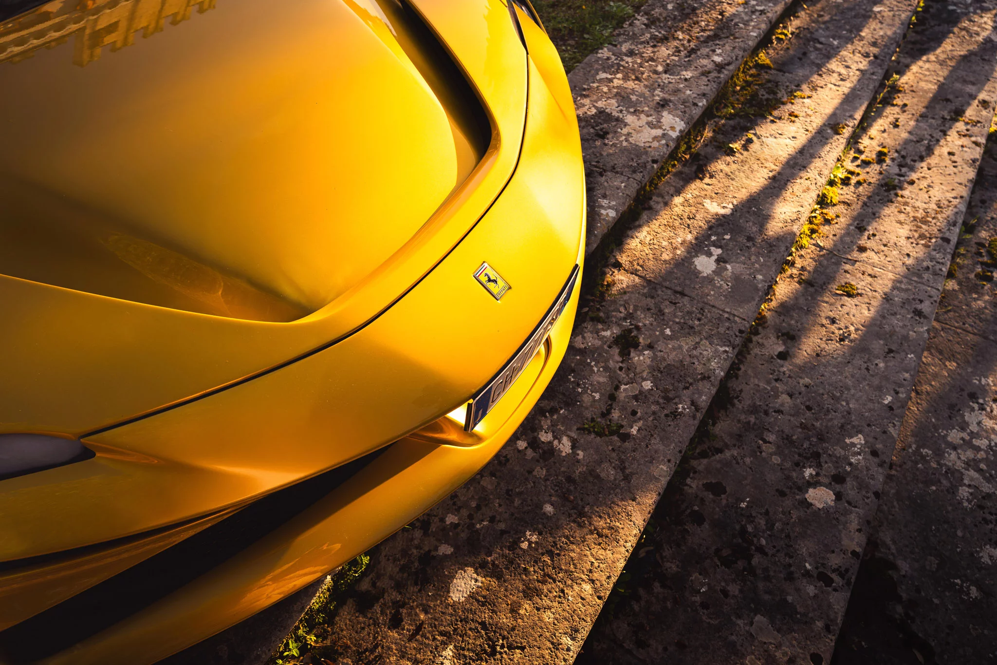 Giallo Montecarlo Ferrari SF90
