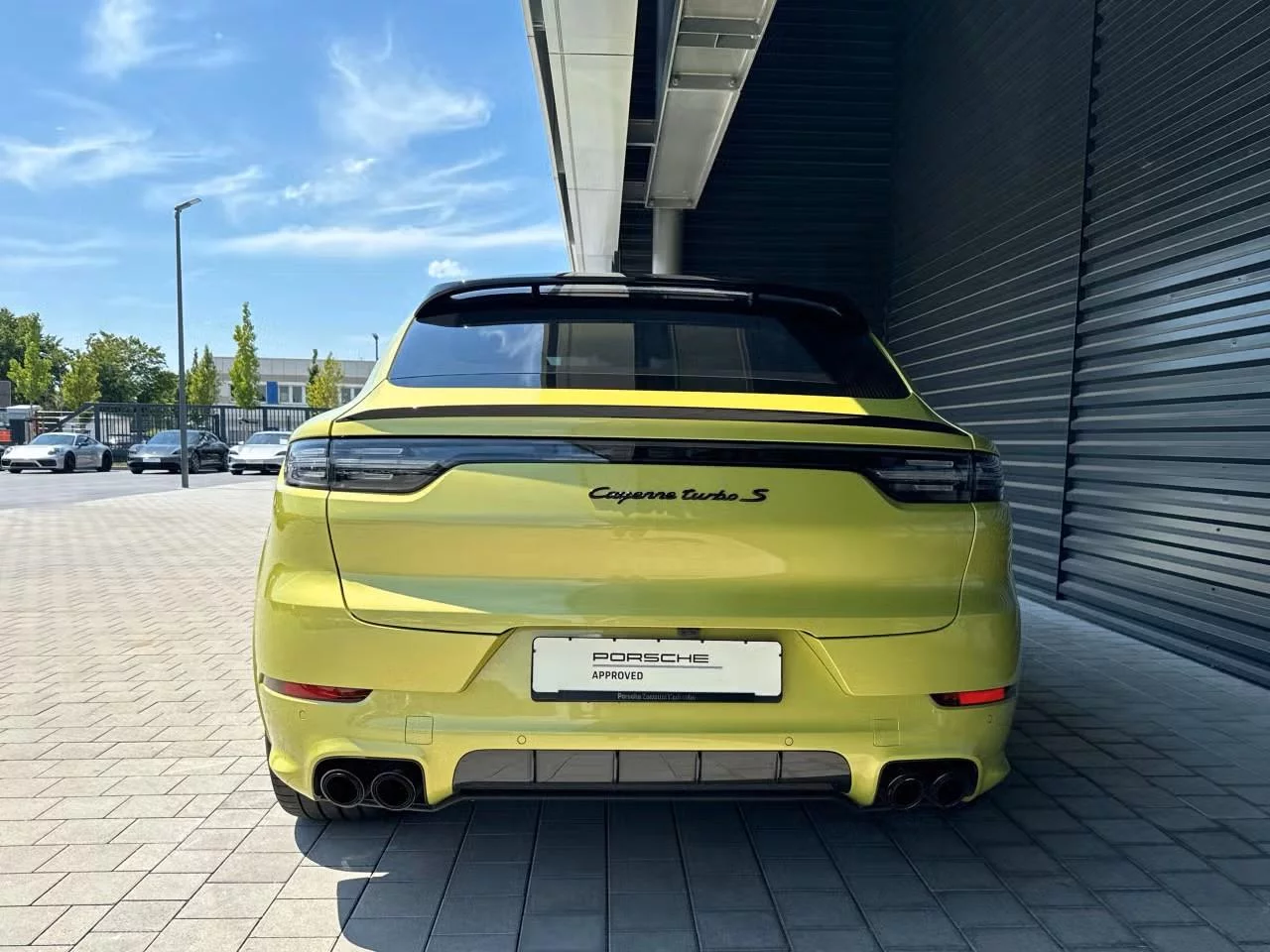 Peridot Metallic Porsche Cayenne