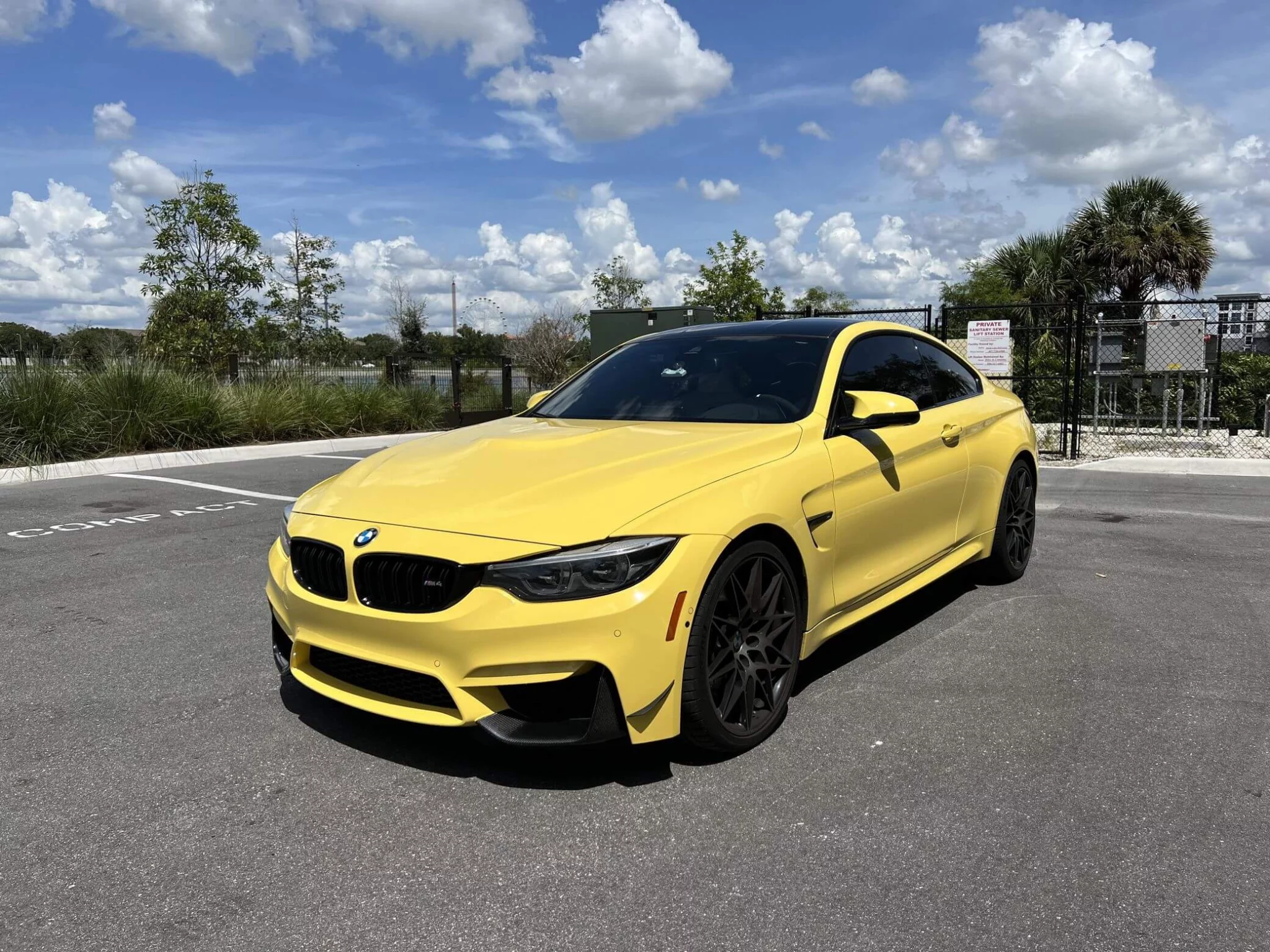 Dakar Yellow II BMW M4