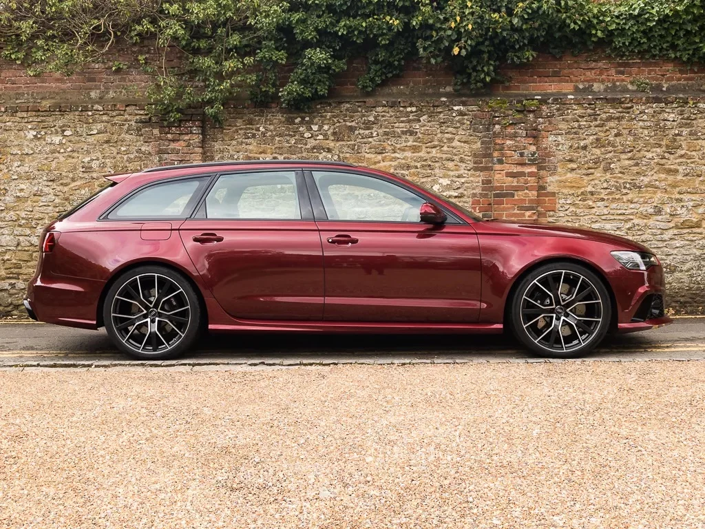 Rubino Red Audi RS6 Avant