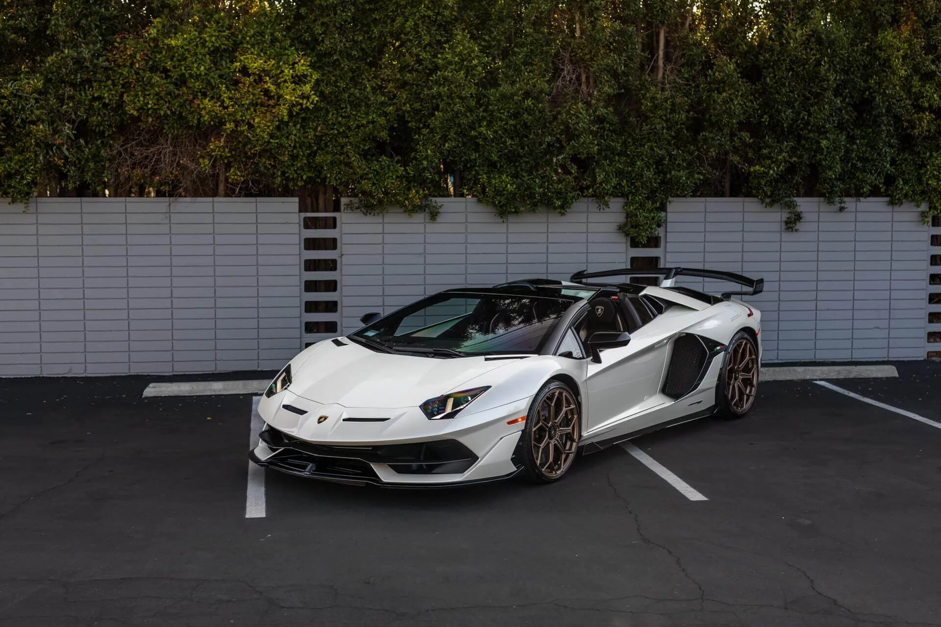 Balloon White Lamborghini Aventador