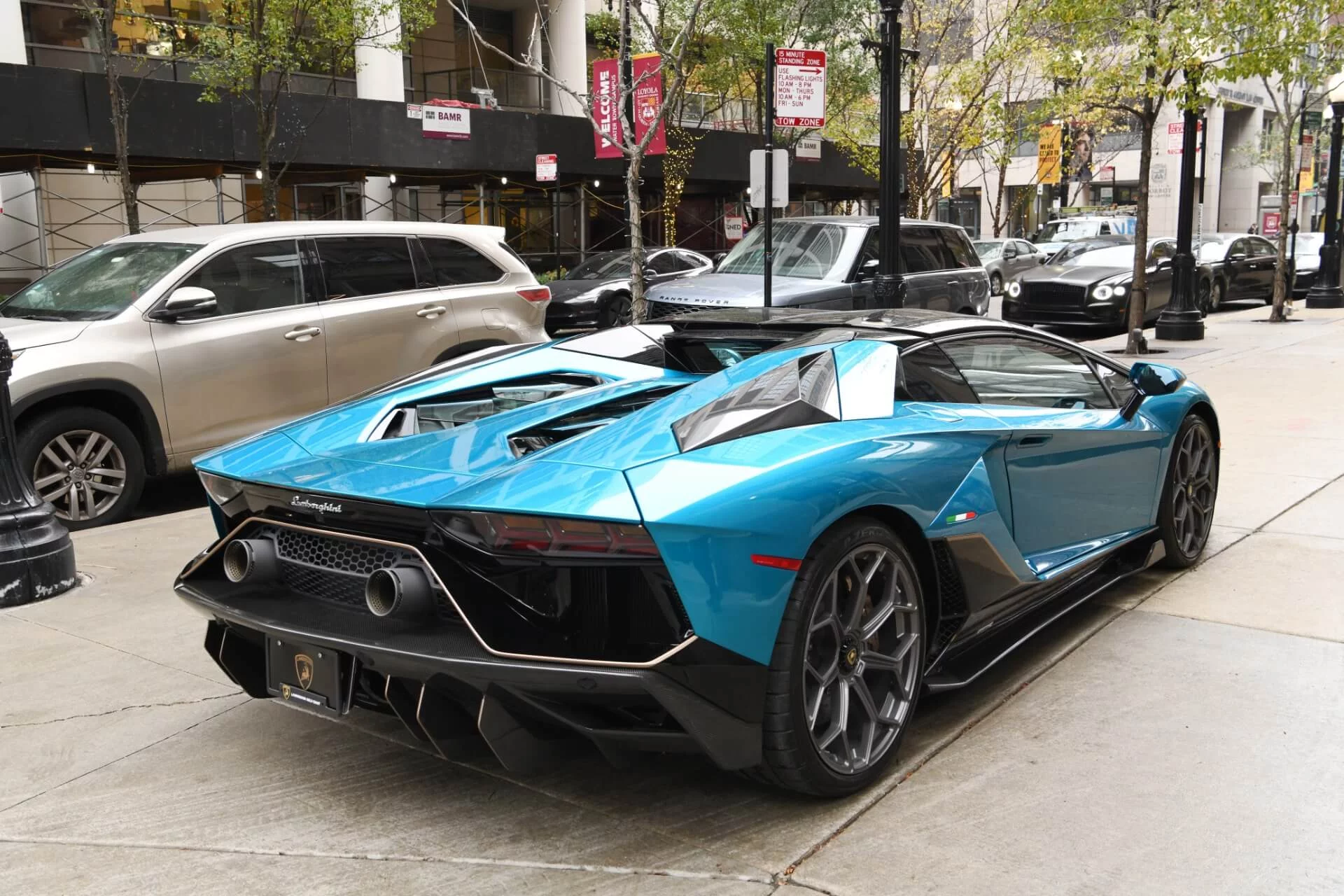 Blu Uranus Lamborghini Aventador
