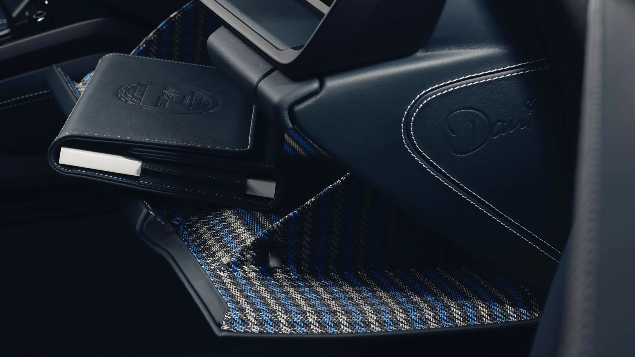 Dani Blue Porsche 911 S/T