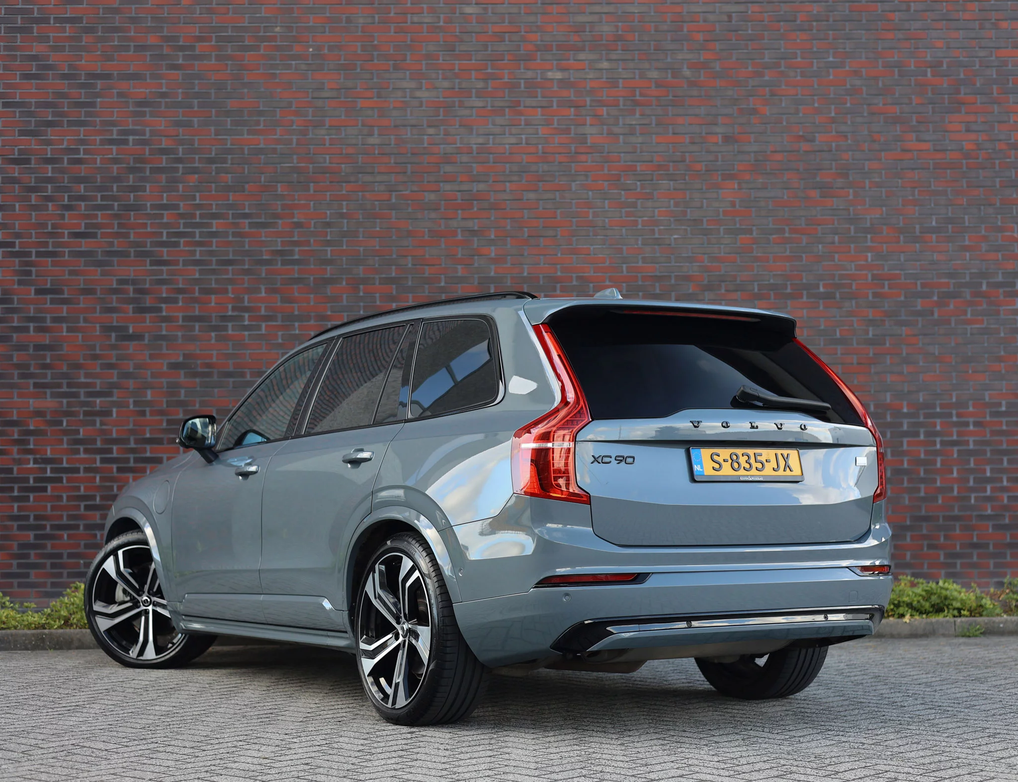 Thunder Grey Volvo XC90