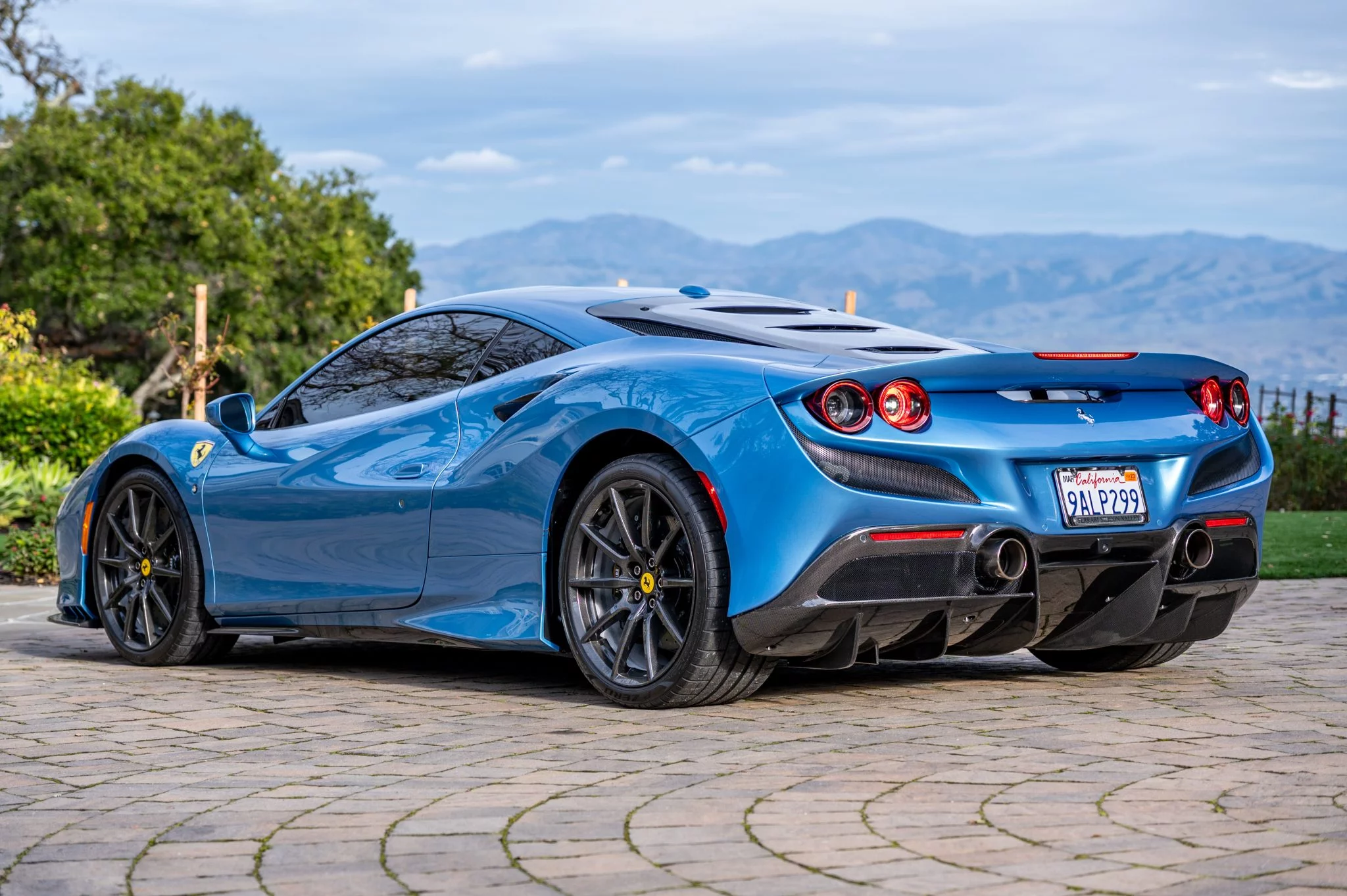 Azzurro California Ferrari F8