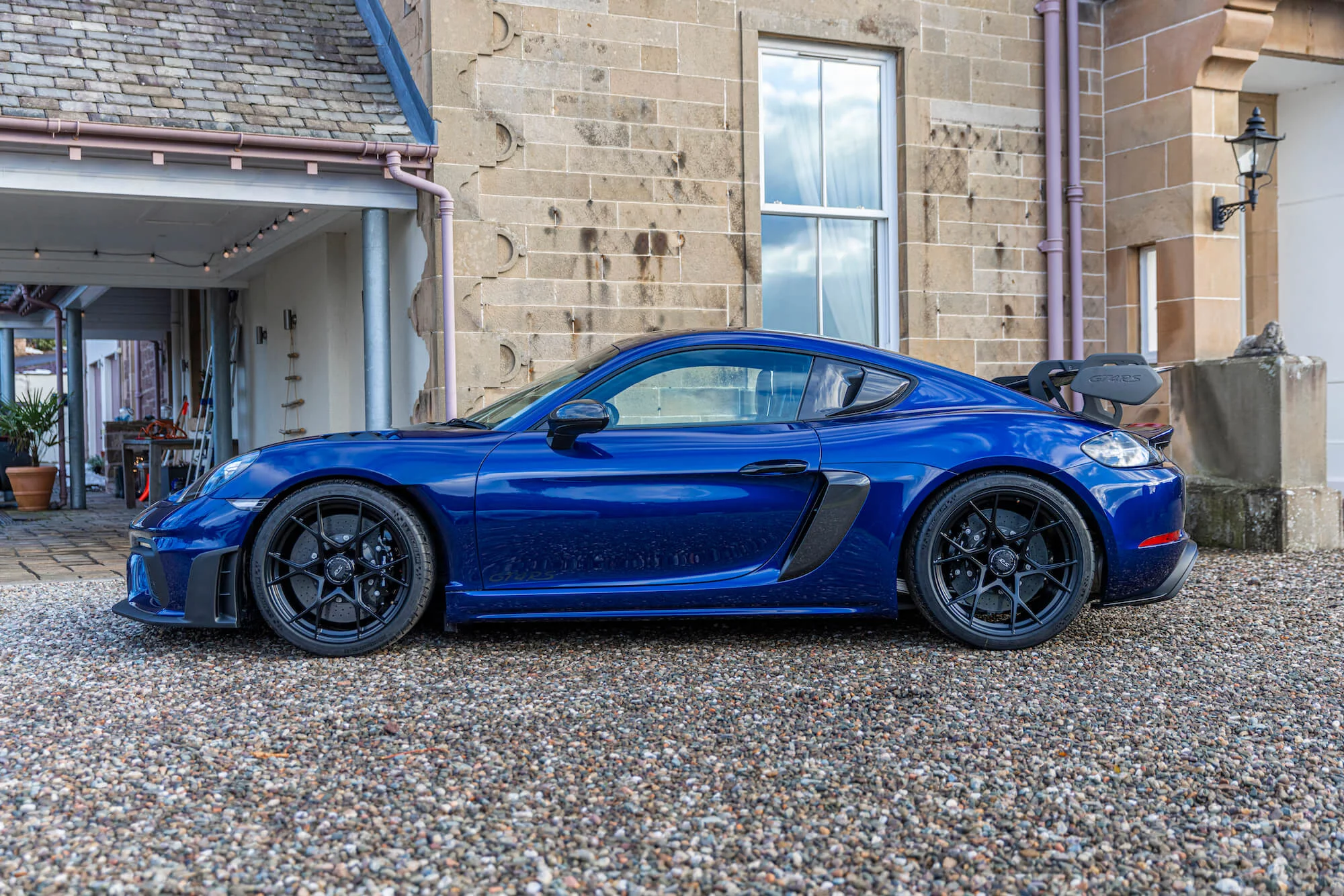 Gentian Blue Metallic Porsche 718 Cayman GT4 RS