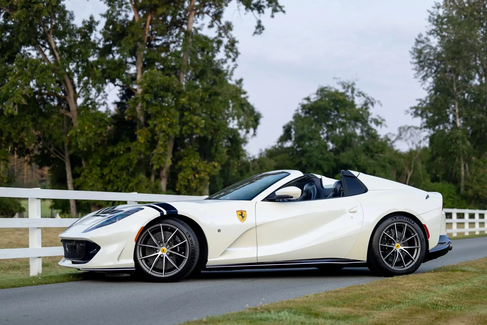 Bianco Birdcage Ferrari 812