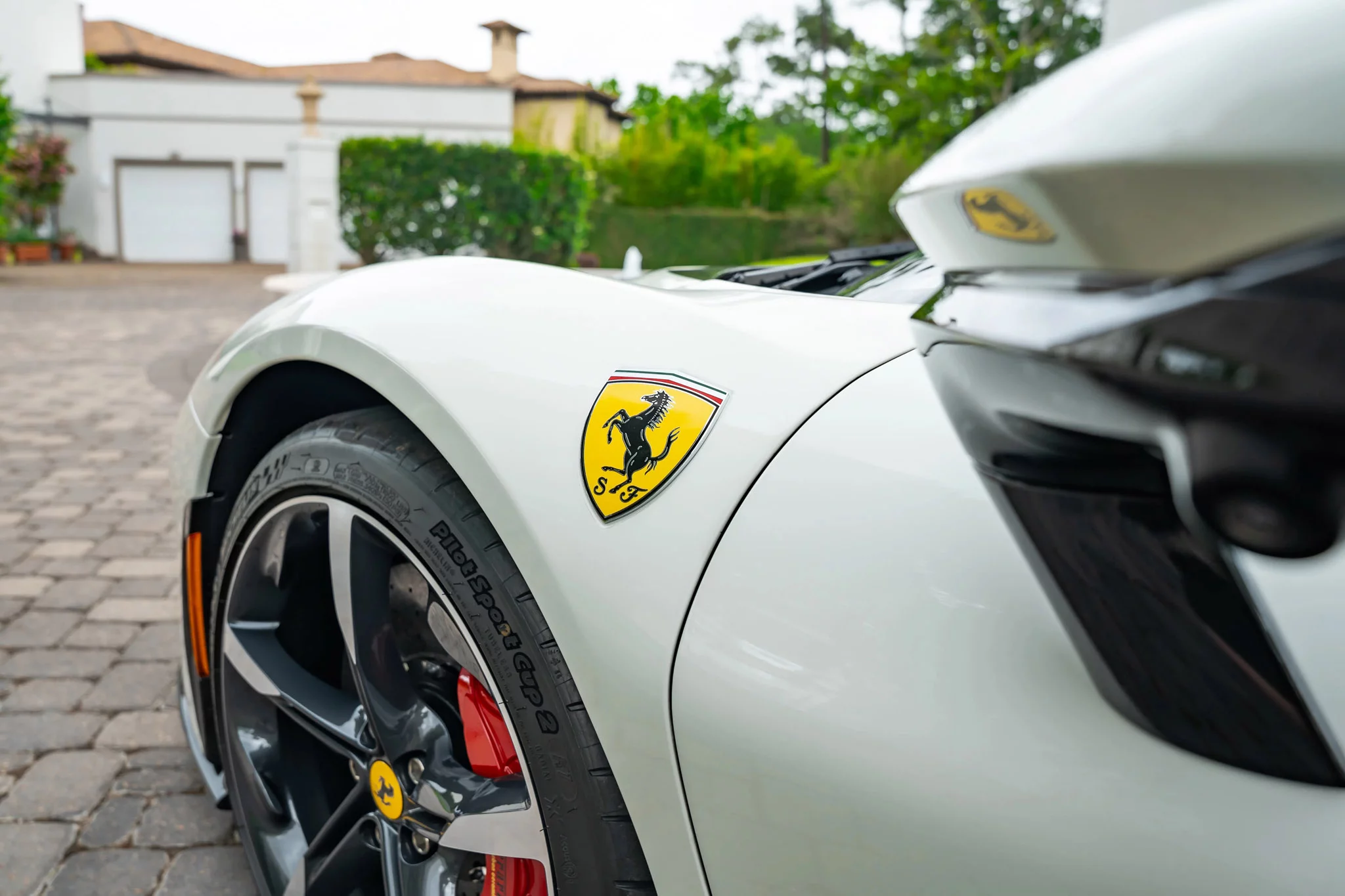 Bianco Avus Ferrari SF90