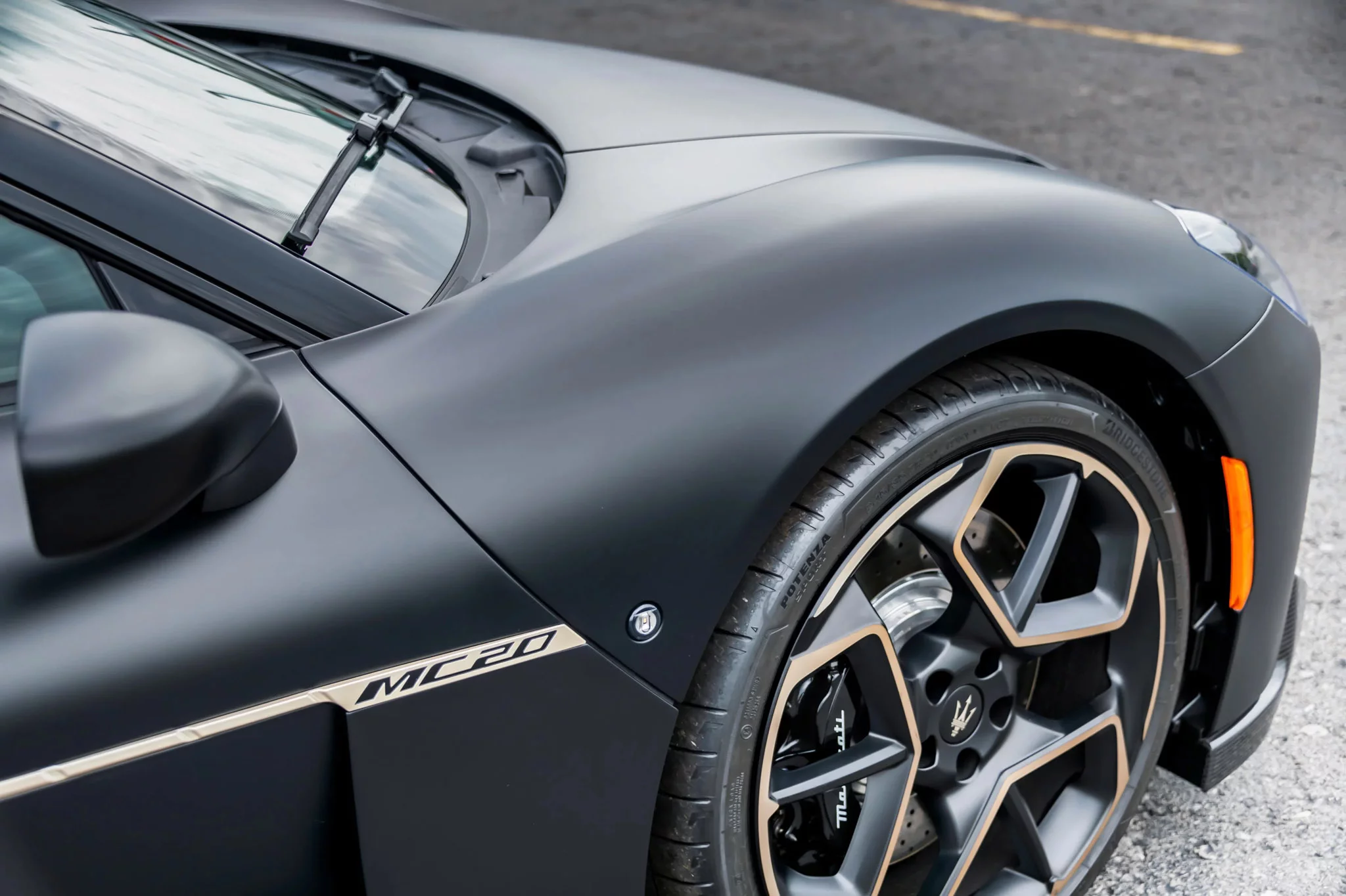 Nero Essenza Matte Maserati MC20