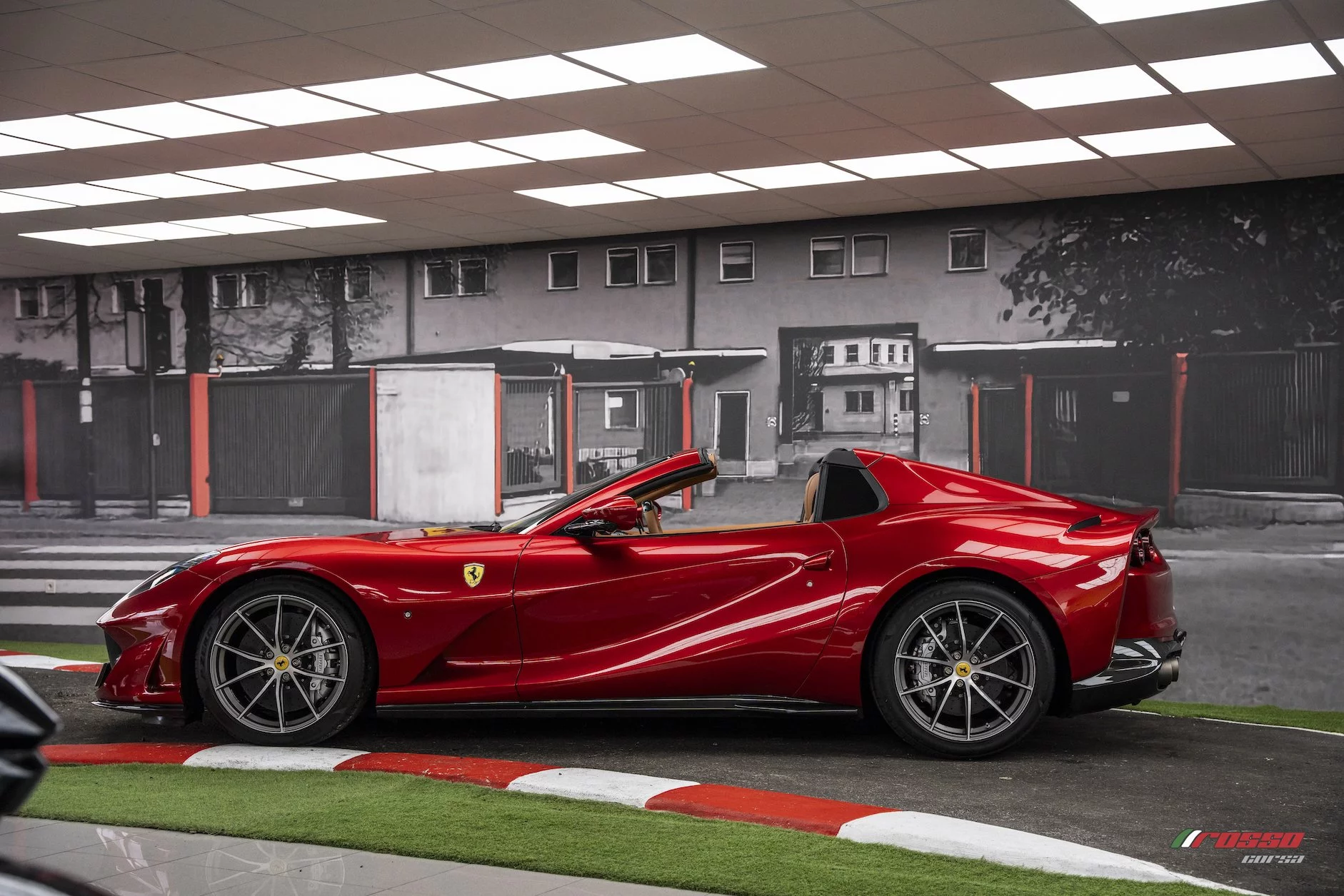 Rosso Magma Ferrari 812