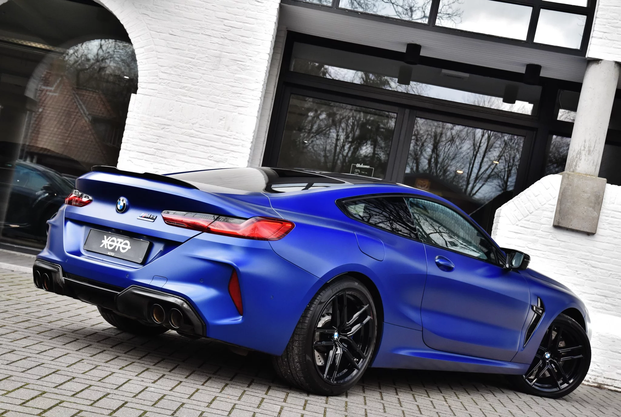 Frozen Marina Bay Blue BMW M8