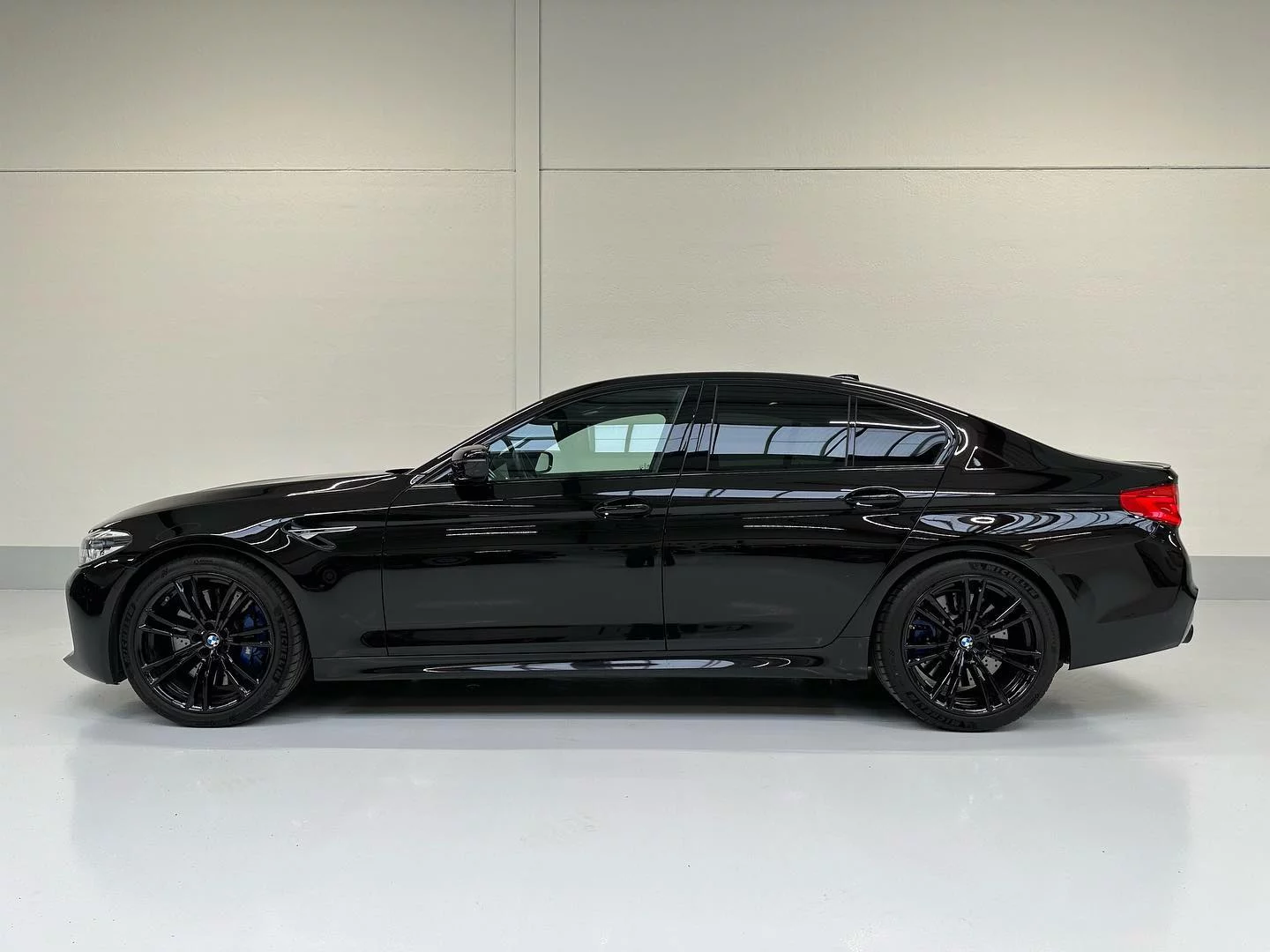 Almandine Brown II BMW M5