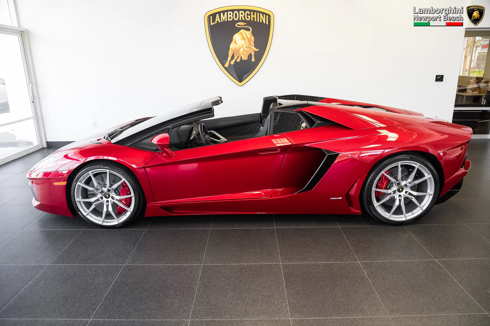 Rosso Efesto Lamborghini Aventador