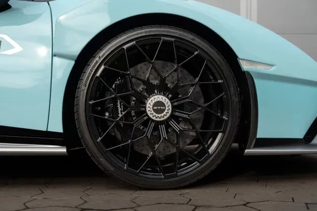 Celeste Sufax Lamborghini Huracán