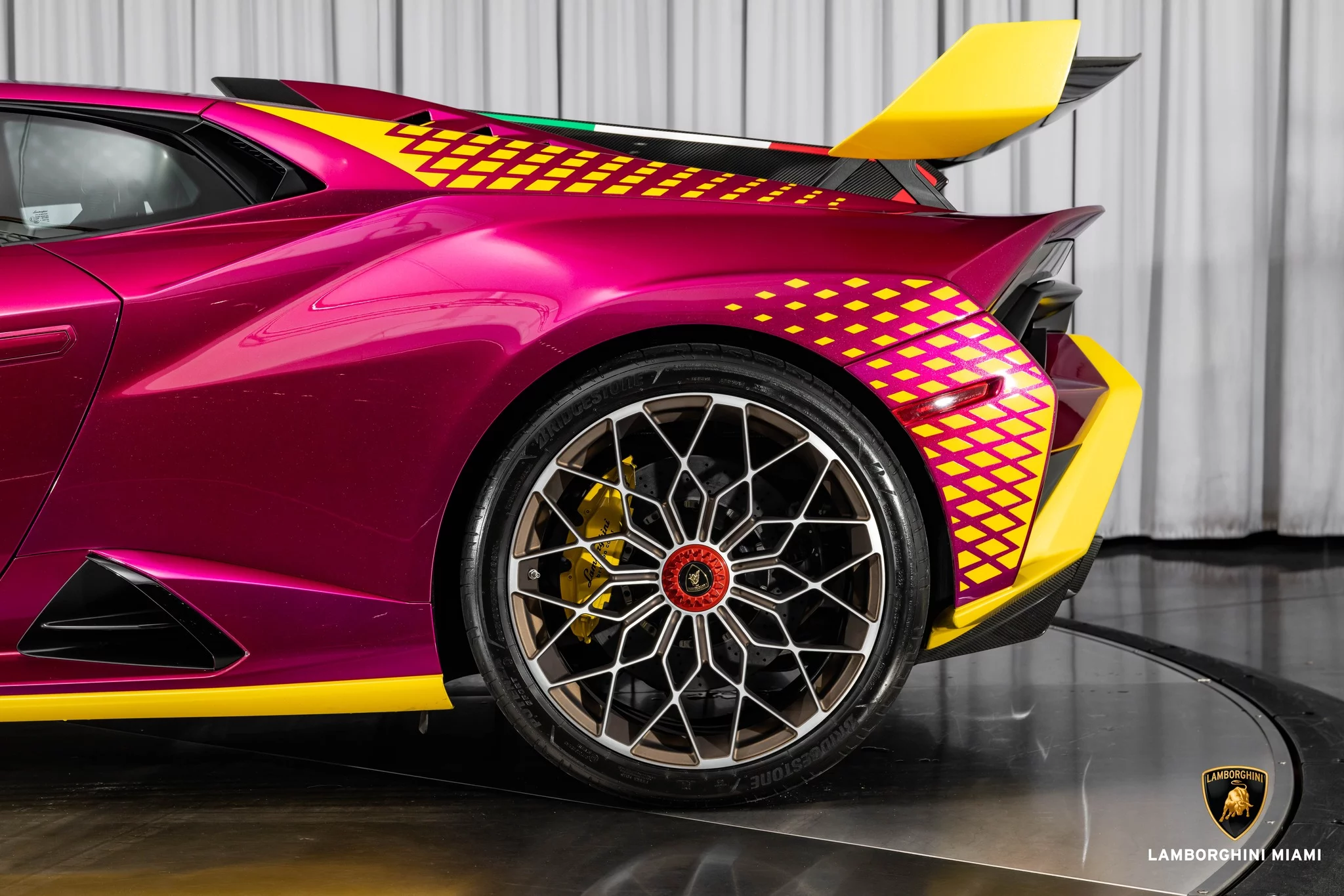 Viola Bast Lamborghini Huracán