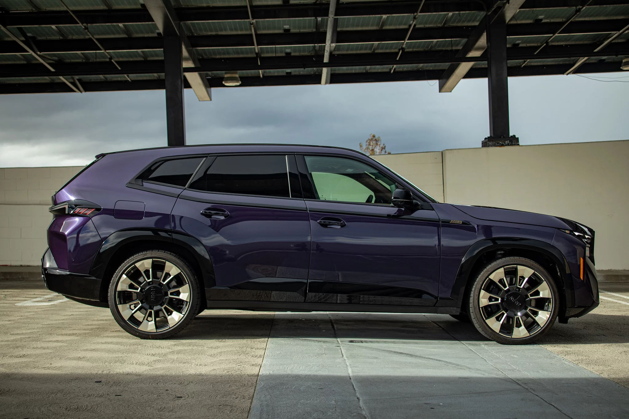 Techno Violet BMW XM