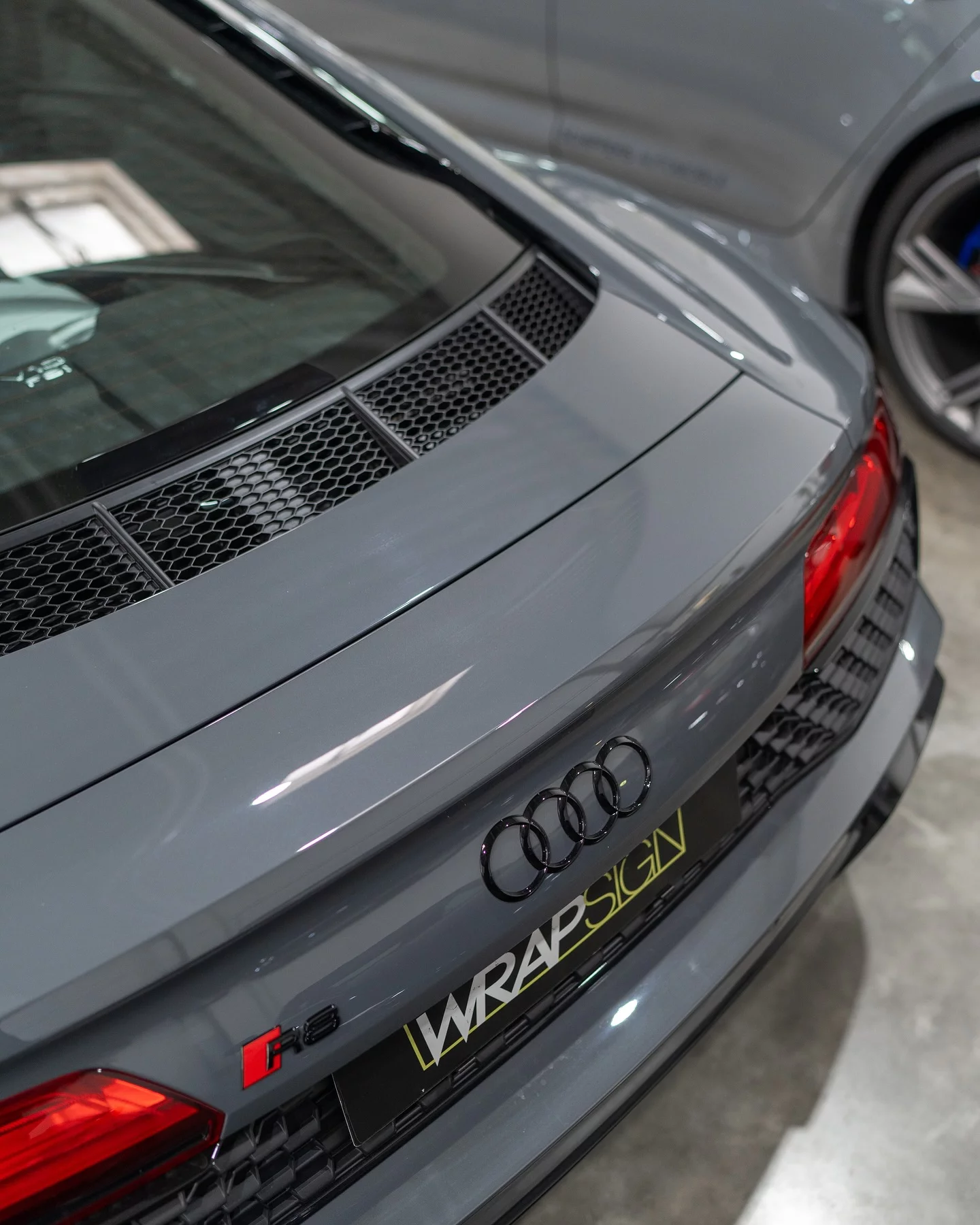 Grigio Telesto Audi R8