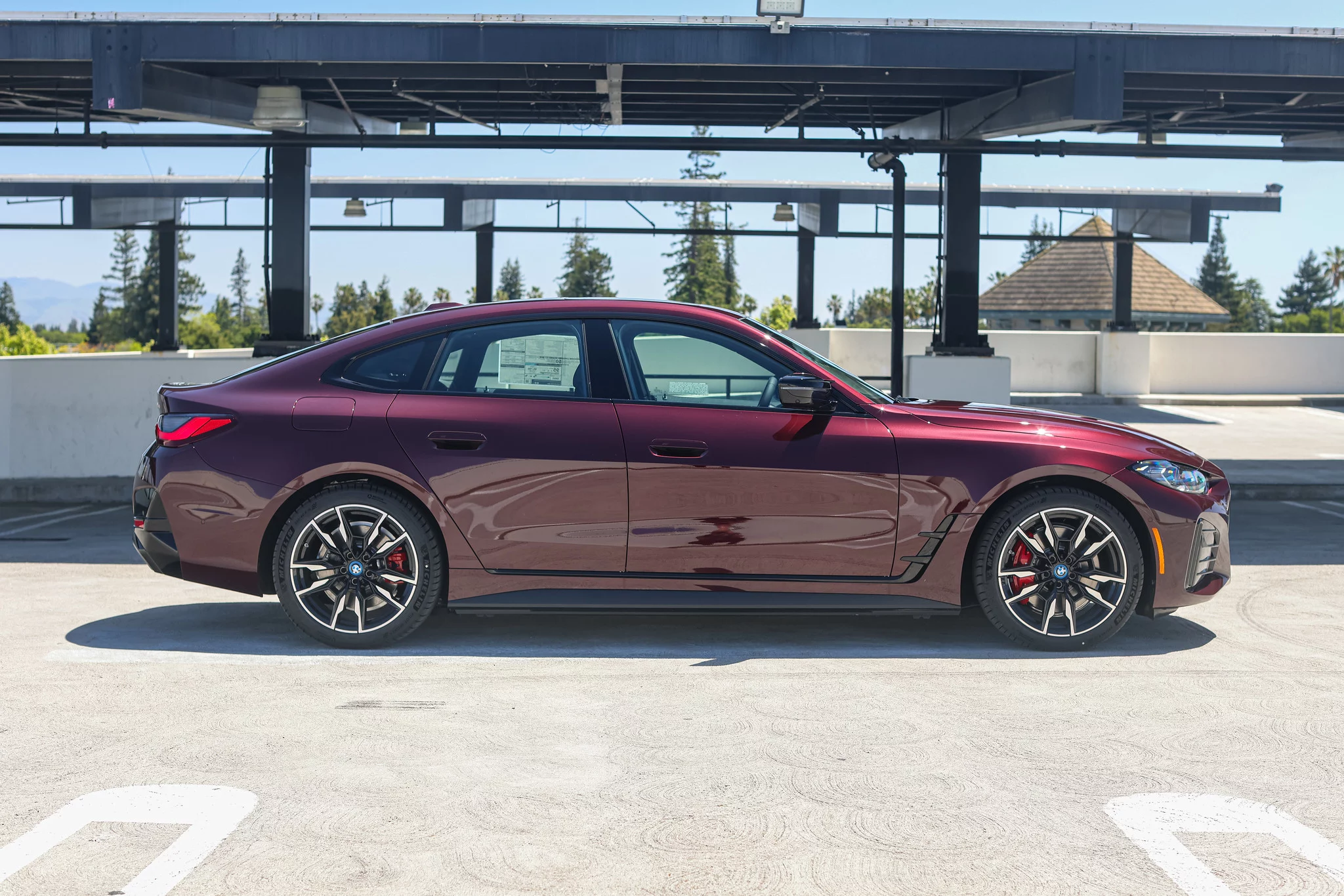 Barbera Red BMW i4