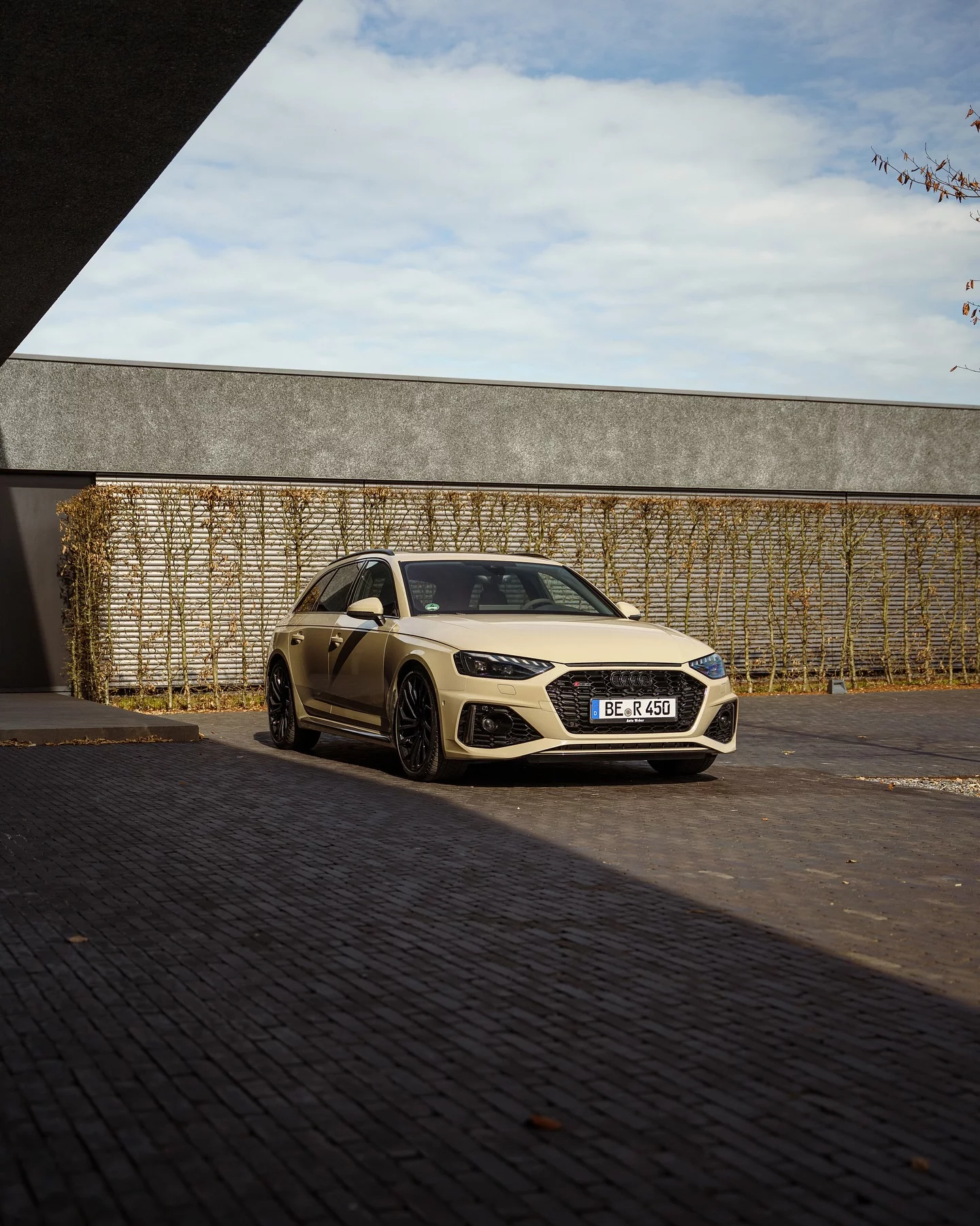 Mocha Latte Audi RS4 Avant