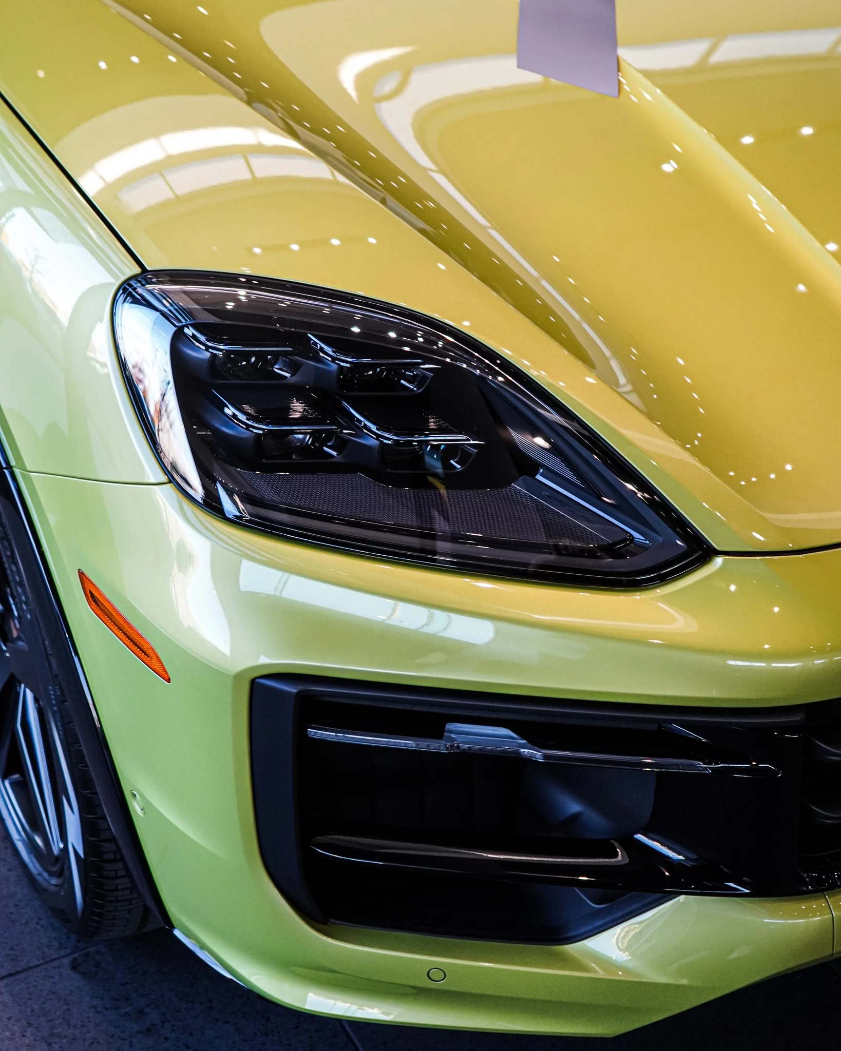 Peridot Metallic Porsche Cayenne