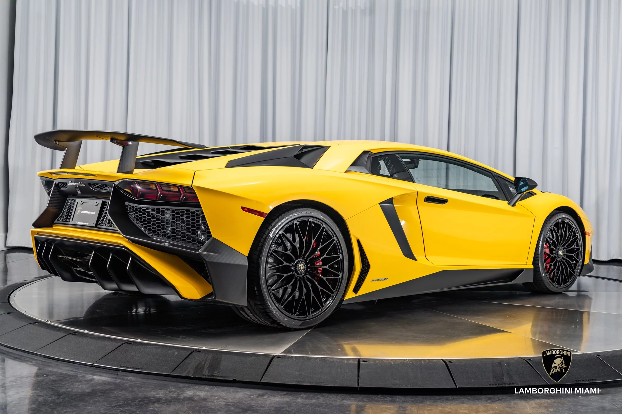Giallo Orion Lamborghini Aventador