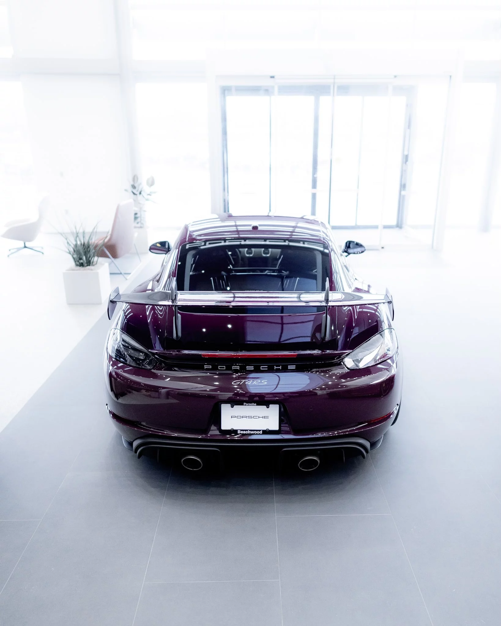Aubergine Porsche 718 Cayman GT4 RS