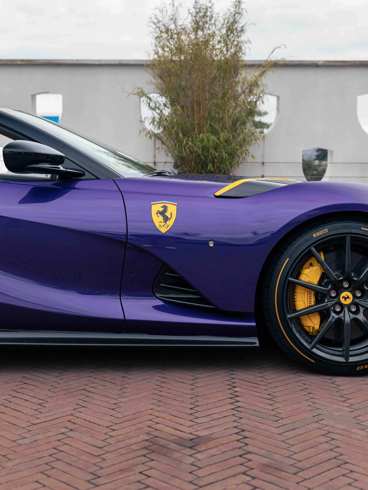 Violetto Dino Ferrari 812