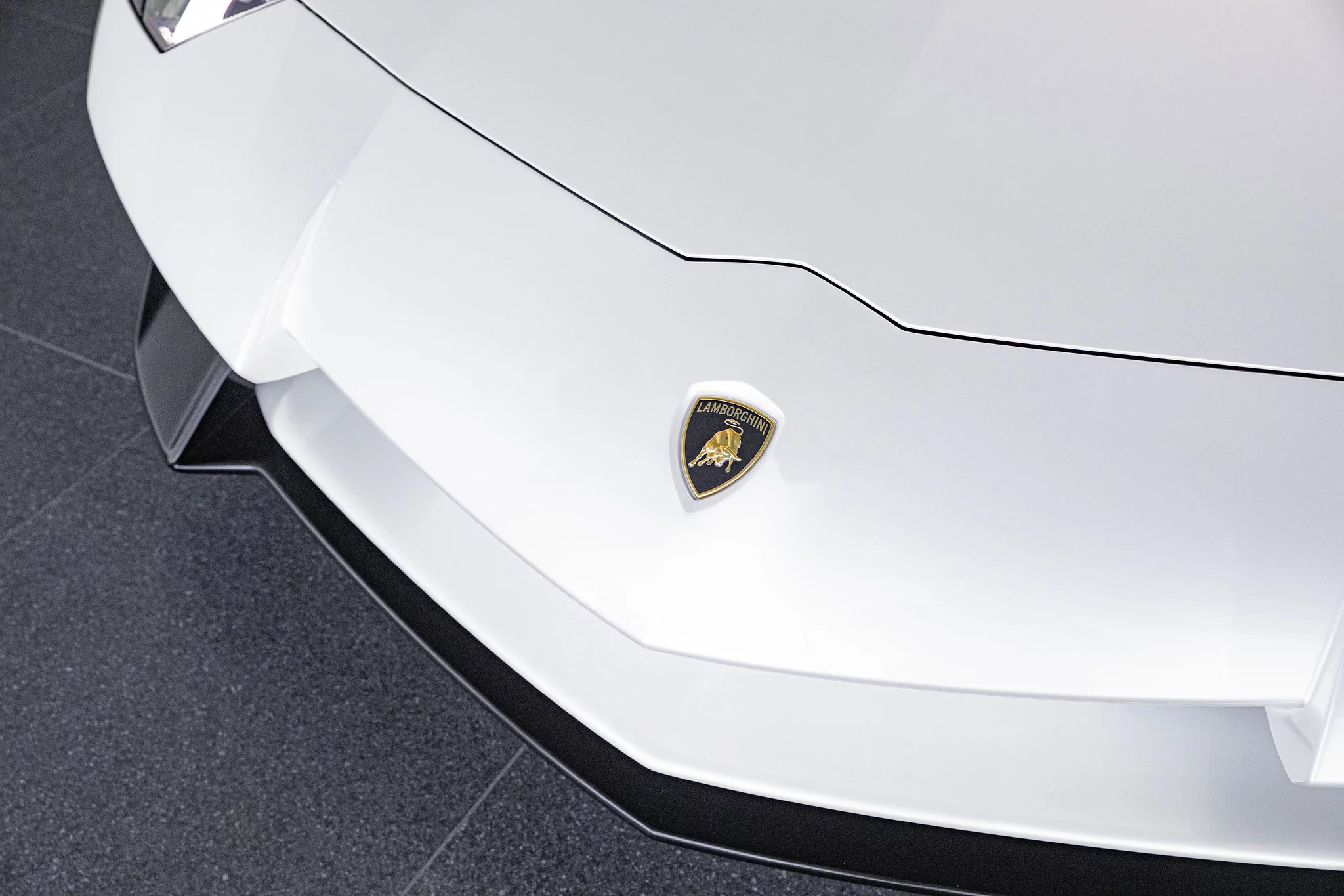 Balloon White Lamborghini Aventador