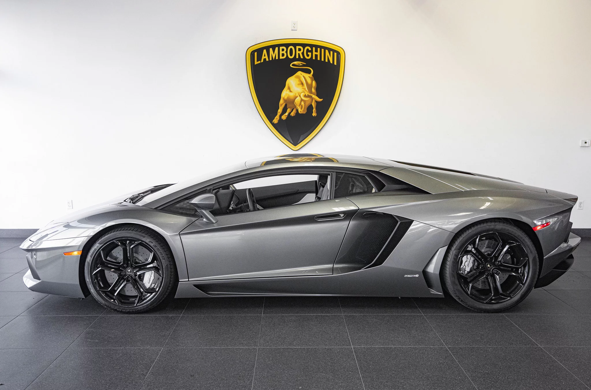 Grigio Estoque Lamborghini Aventador