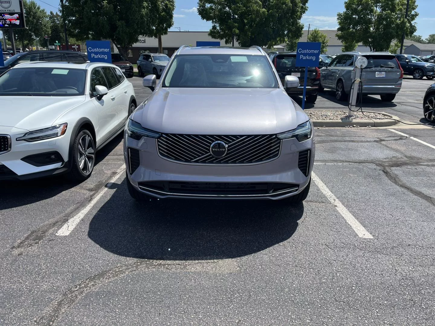 Aurora Silver Volvo XC90
