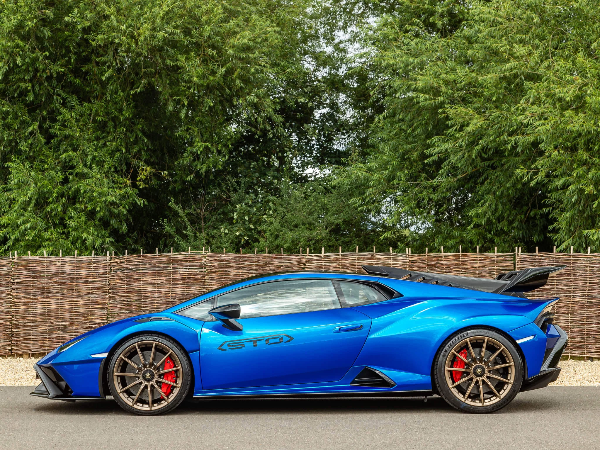 Blu Nethuns Lamborghini Huracán