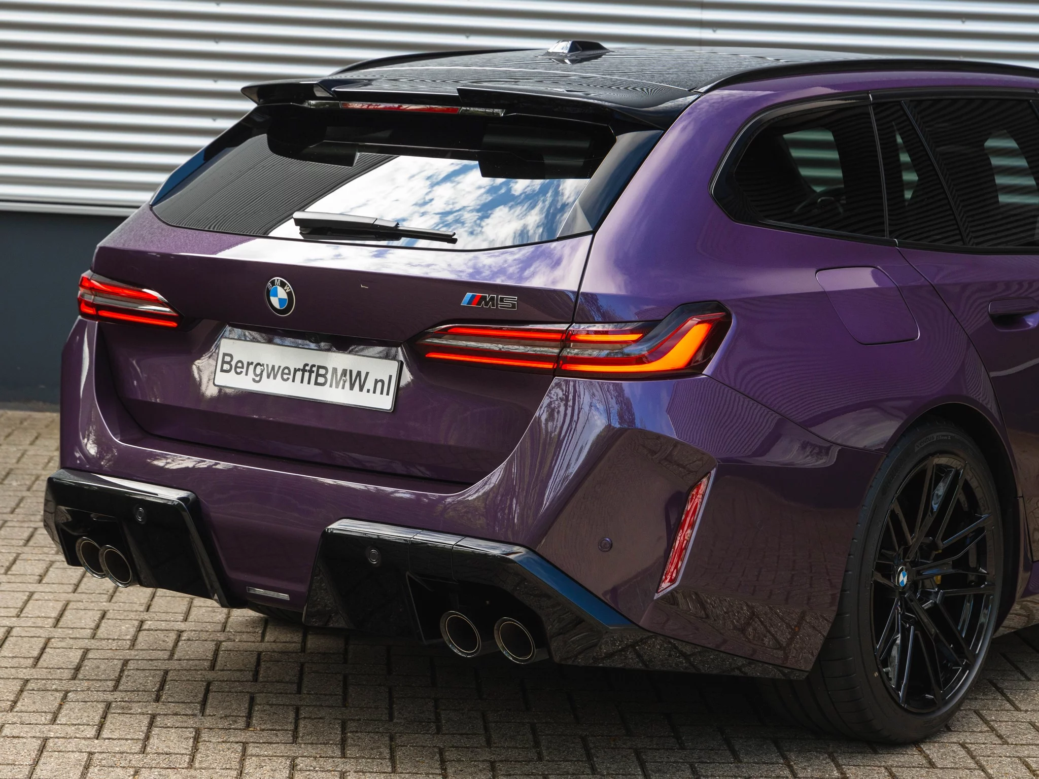 Daytona Violet BMW M5