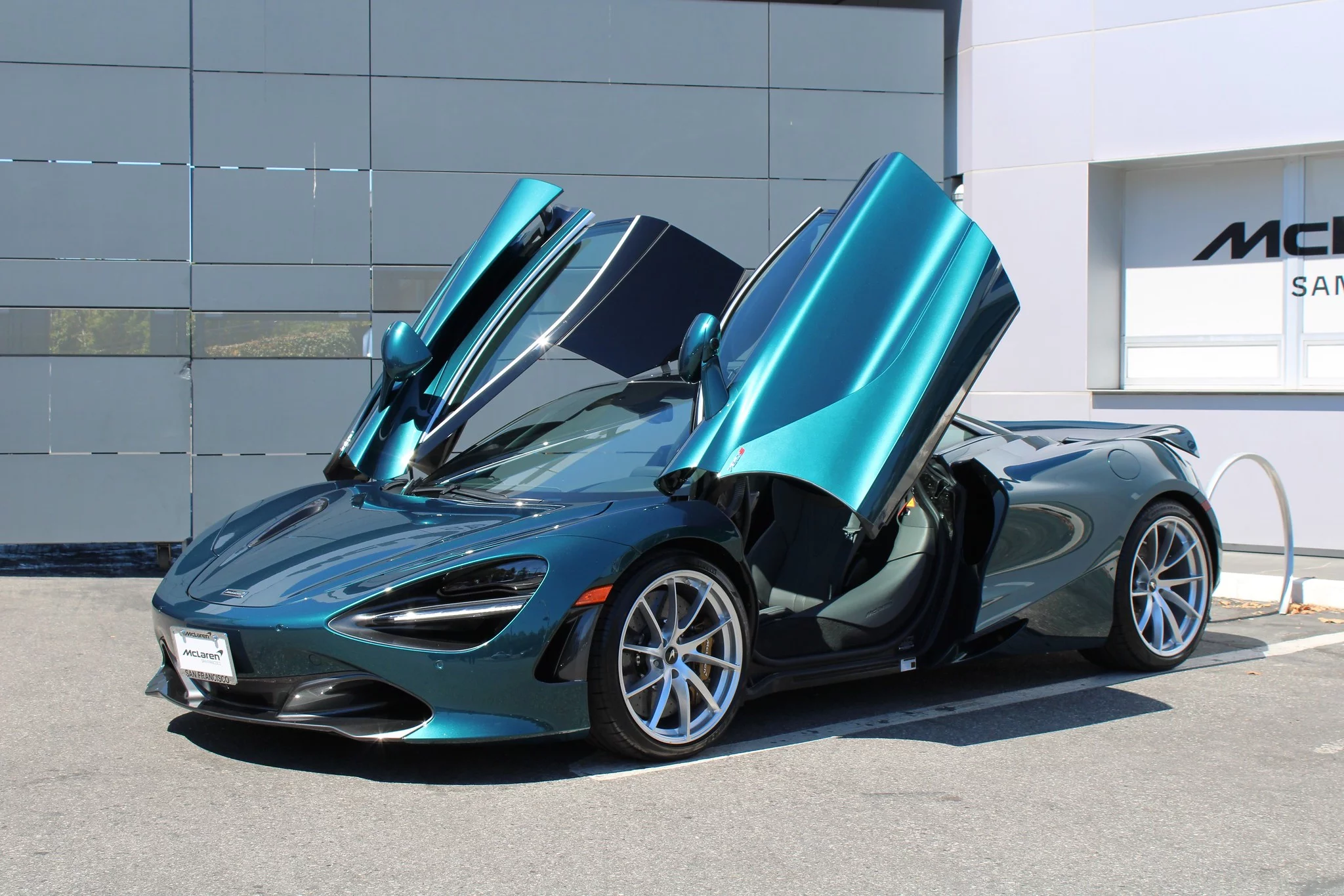Serpentine McLaren 720S