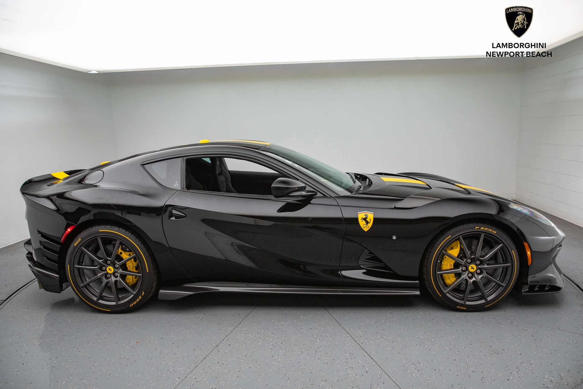Nero DS Ferrari 812