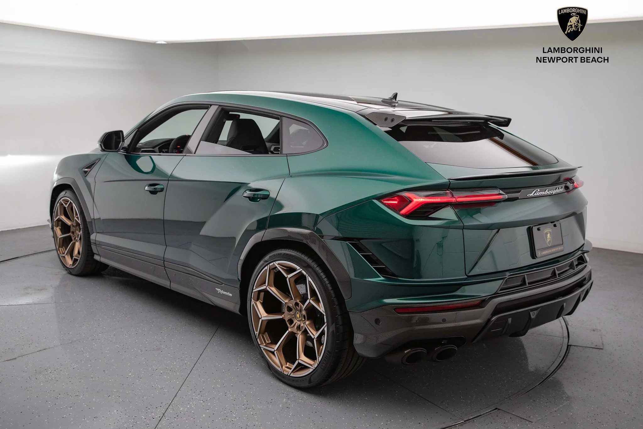 Verde Hydra Lamborghini Urus