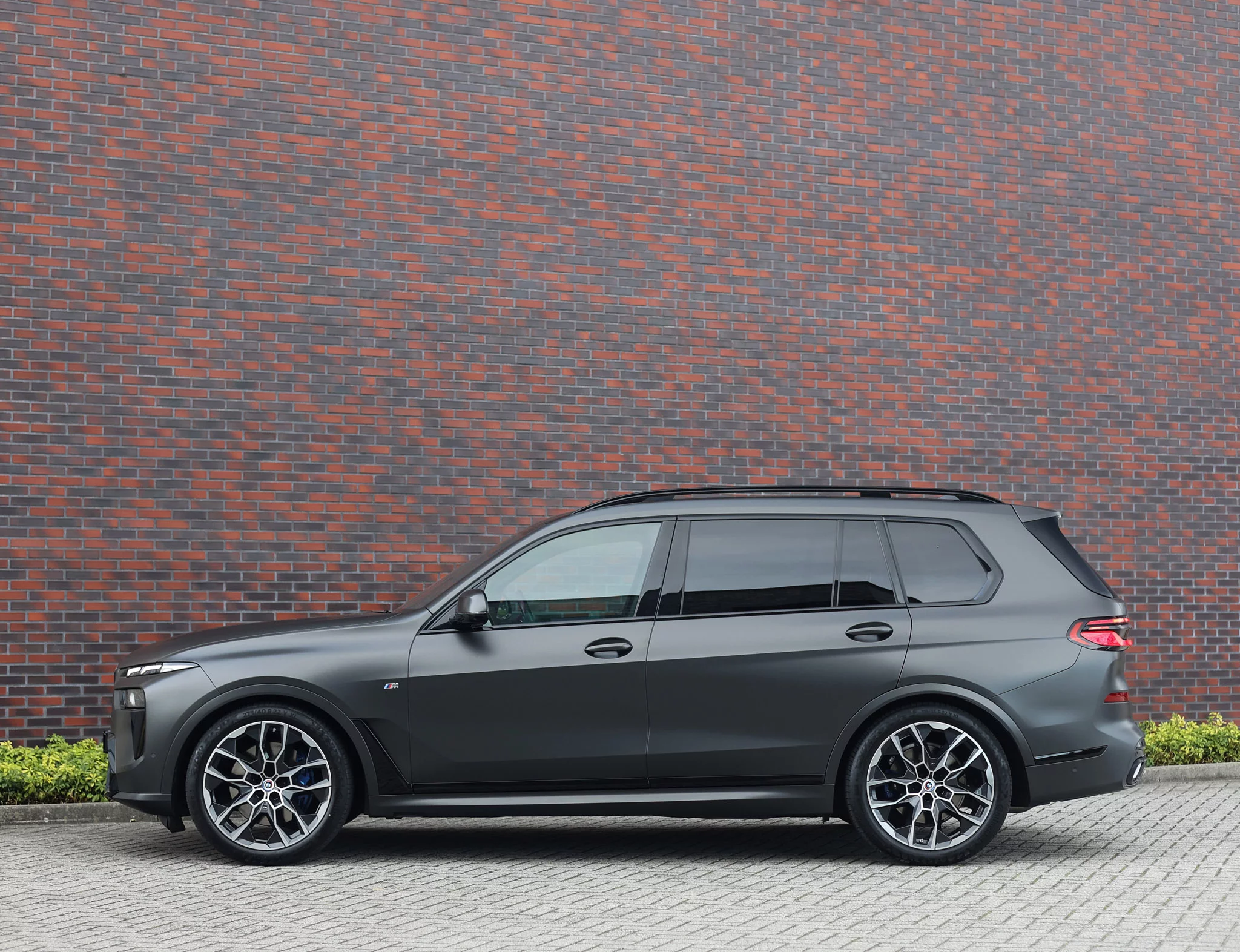 Frozen Deep Grey BMW X7