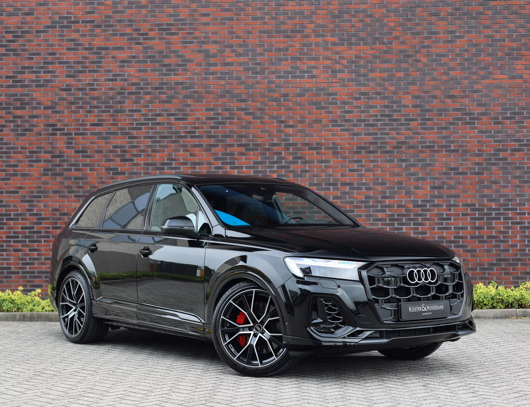 Mythos Black Audi Q7