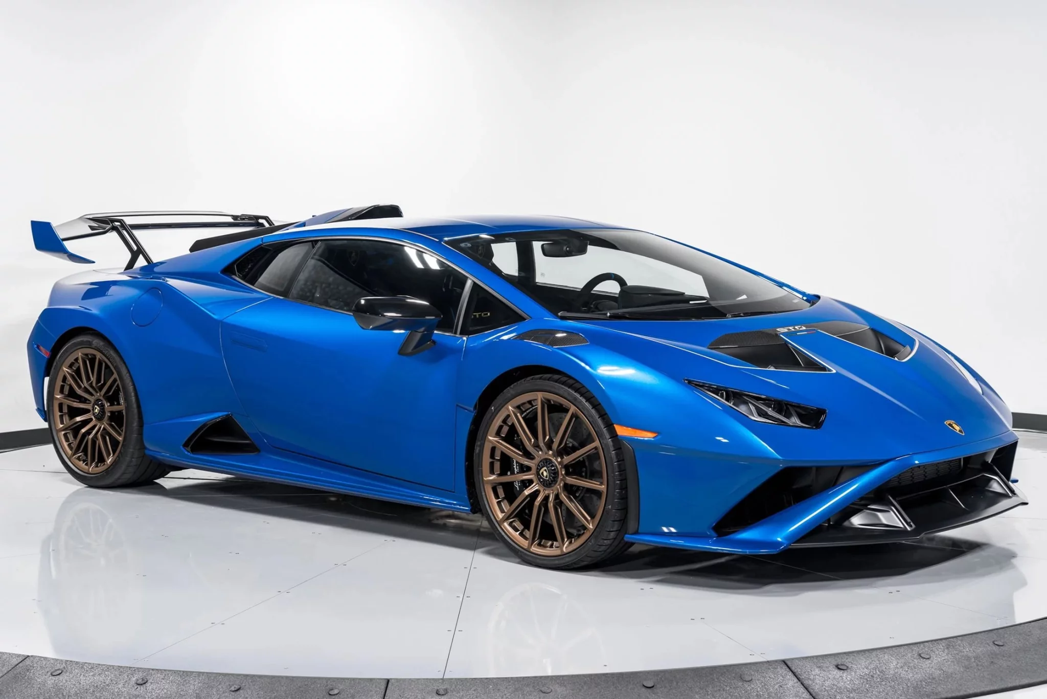 Blu Eleos Lamborghini Huracán