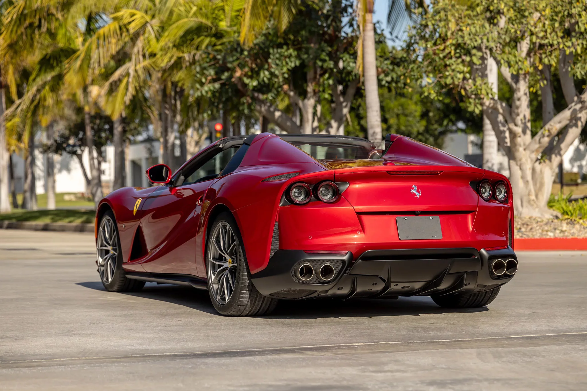 Rosso Coburn Ferrari 812