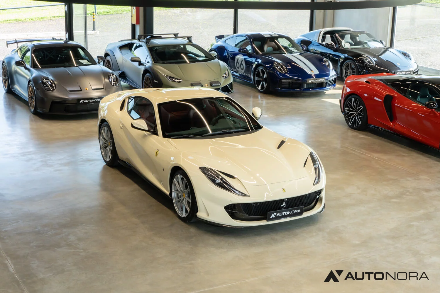 Avorio Ferrari 812