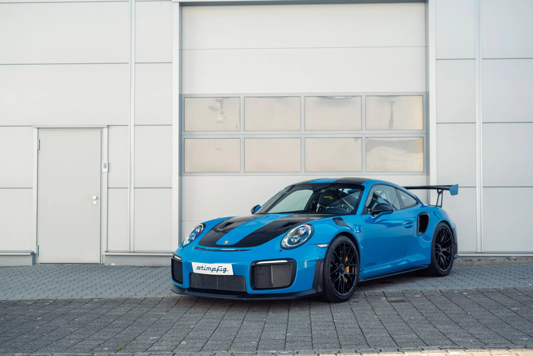 Turqoise Blue Porsche 911 GT2 RS