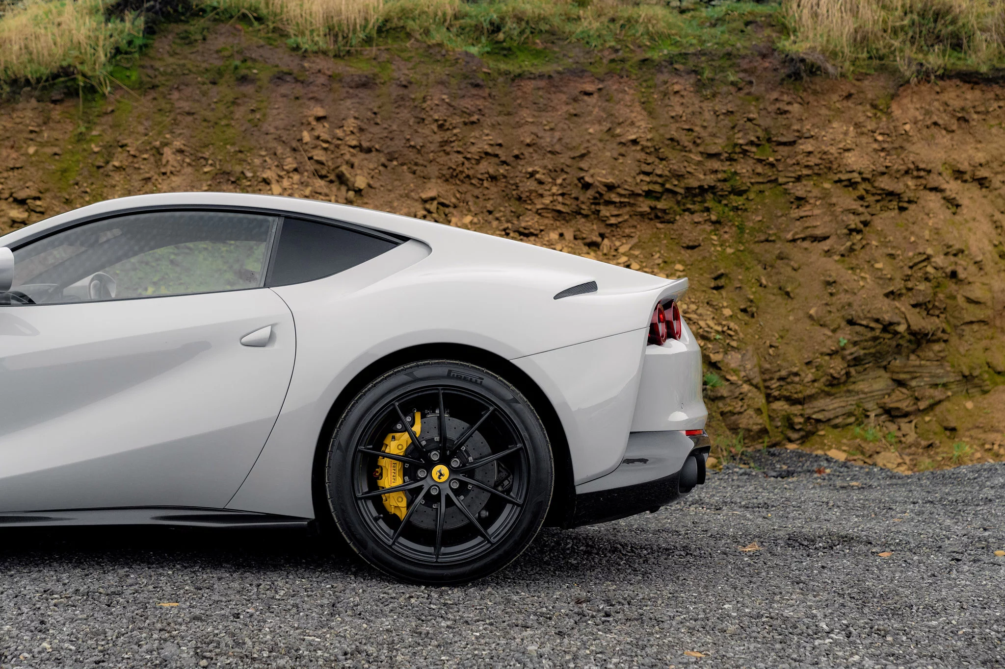 Grigio Squalo Ferrari 812