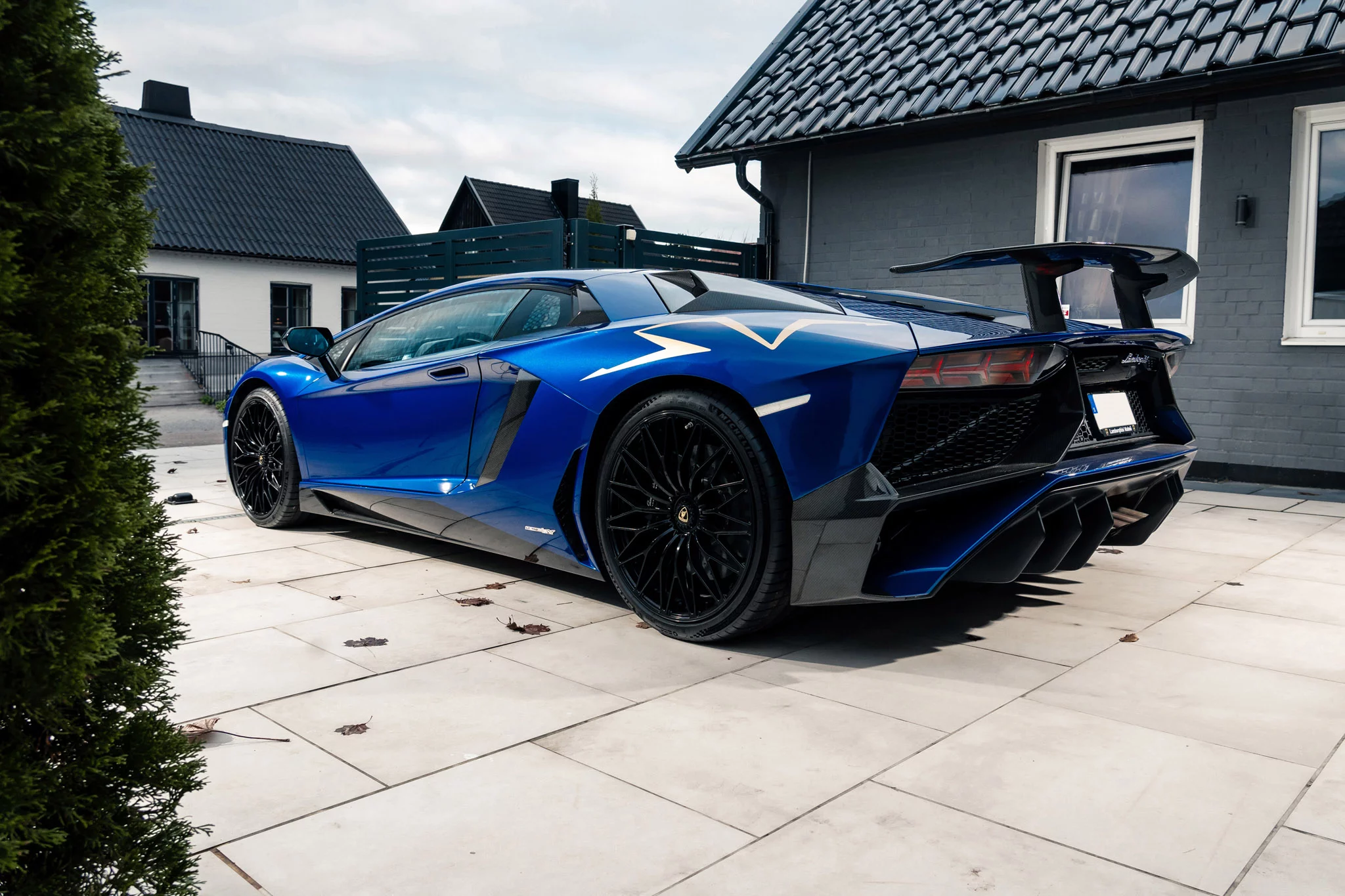 Blu Sideris Lamborghini Aventador