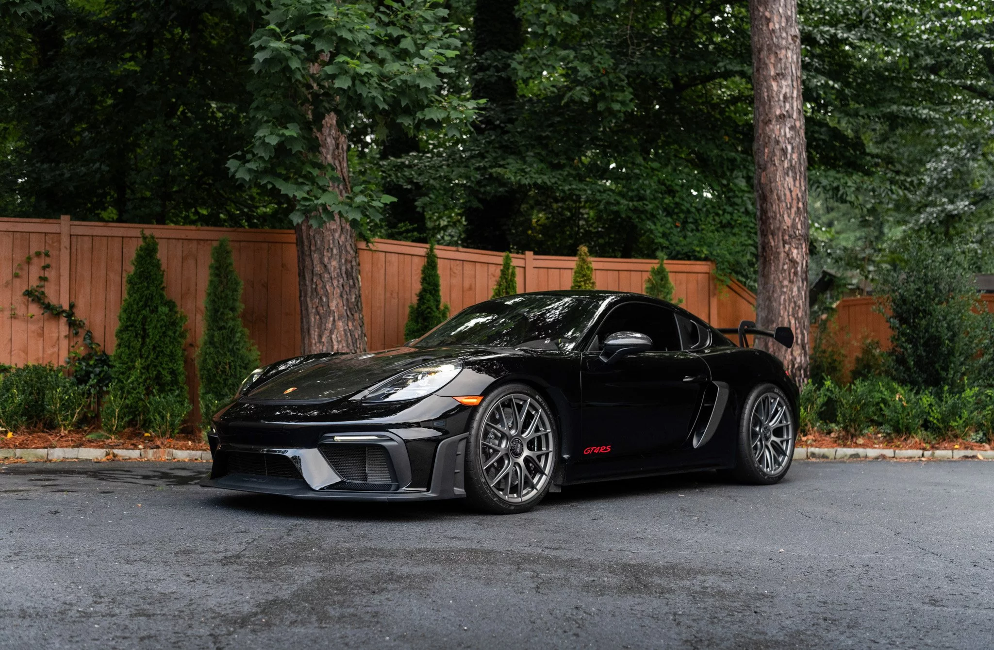 Black Porsche 718 Cayman GT4 RS
