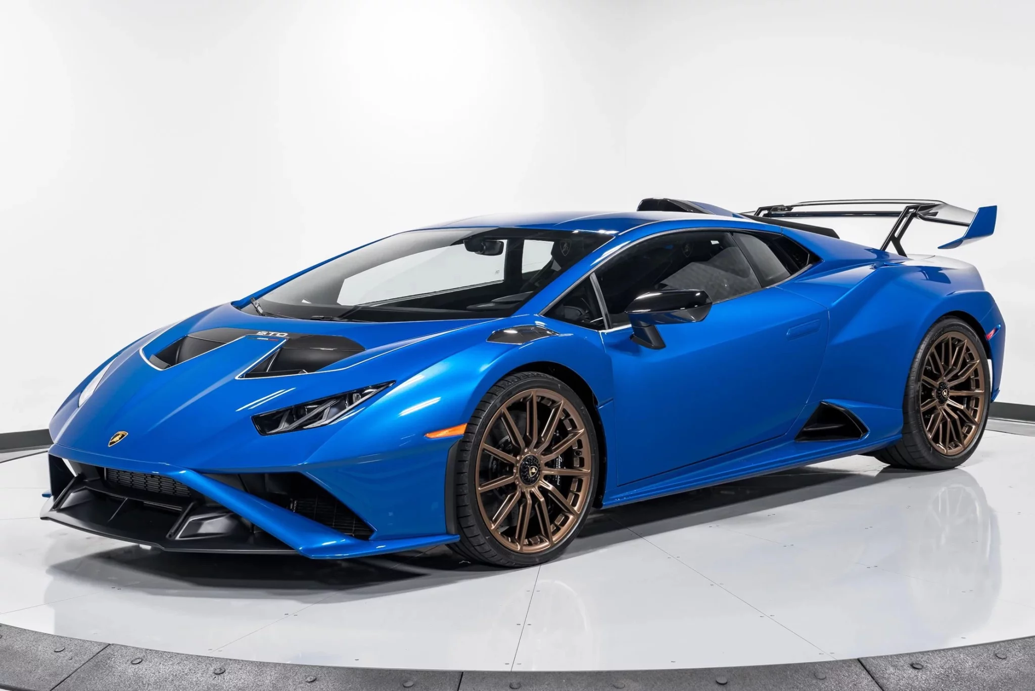 Blu Eleos Lamborghini Huracán