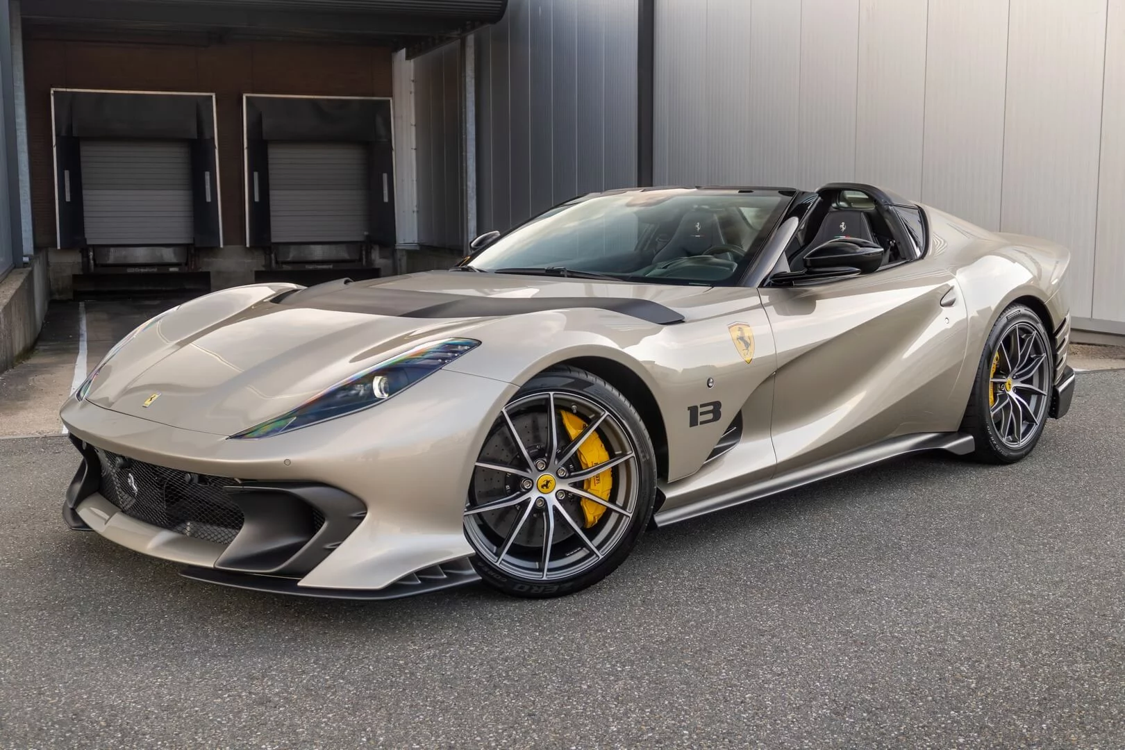 Nuovo Grigio Ingrid Ferrari 812