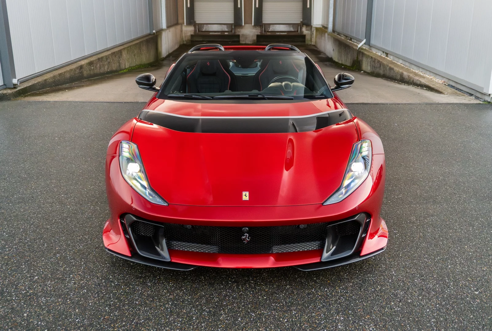 Rosso Magma Ferrari 812